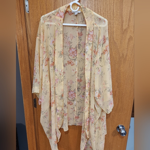 American Eagle Outfitters Floral Yellow Kimono Cardigan - Picture 1 of 3